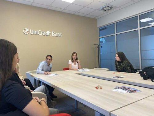 Vállalatlátogatás az UniCredit Banknál