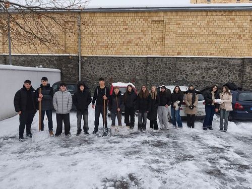 Dolgos hóhányók munkában… :)